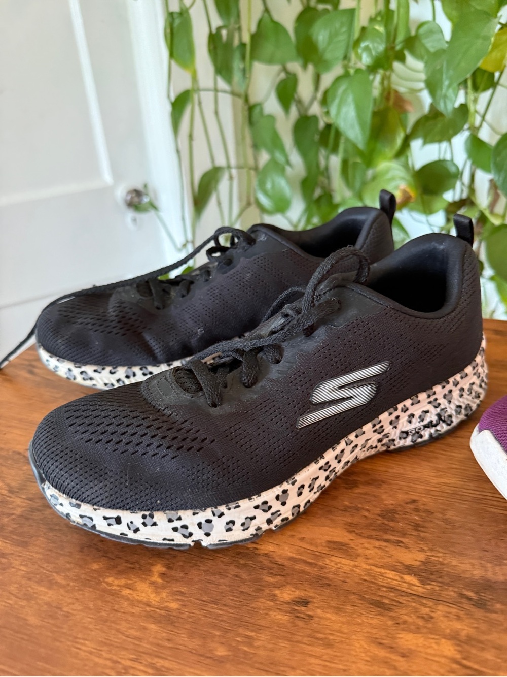 Skechers Lightweight Women's Athletic Sneakers - Plum & Black cheetah size 7.5 - Picture 3 of 11